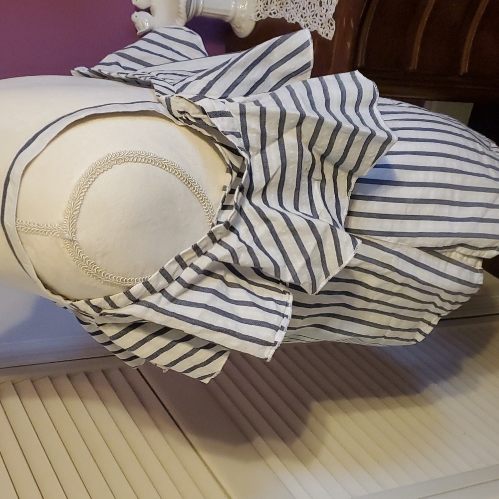 Ruffle Button down top - Picture 4 of 8